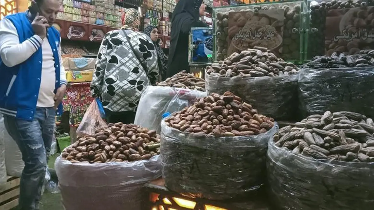 بأسعار تبدأ من 45 جنيهًا.. تسعيرة التمور في معارض أهلا رمضان ومنافذ الجملة